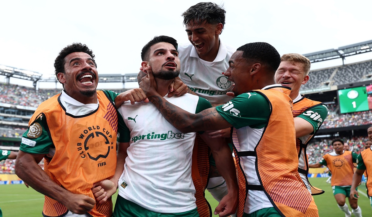 Palmeiras Tancap Puncak Klasemen, Raih Kesepakatan Hak Nama Stadion, dan Kembalikan Estêvão untuk Rehabilitasi