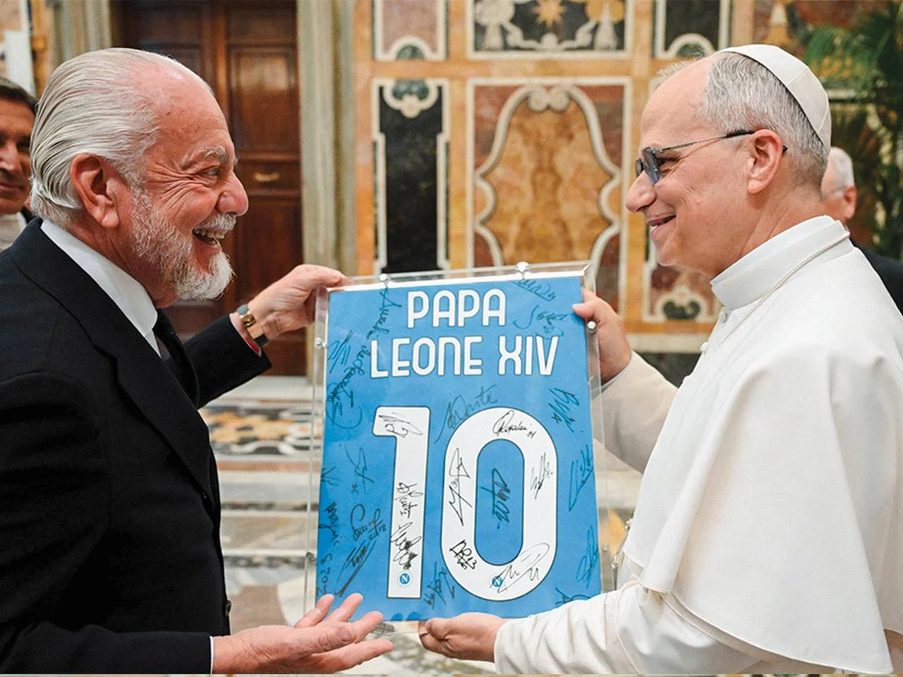 Paus Leo XIV dan Roma: Dari Sepatu Nike hingga Pertandingan di Italia