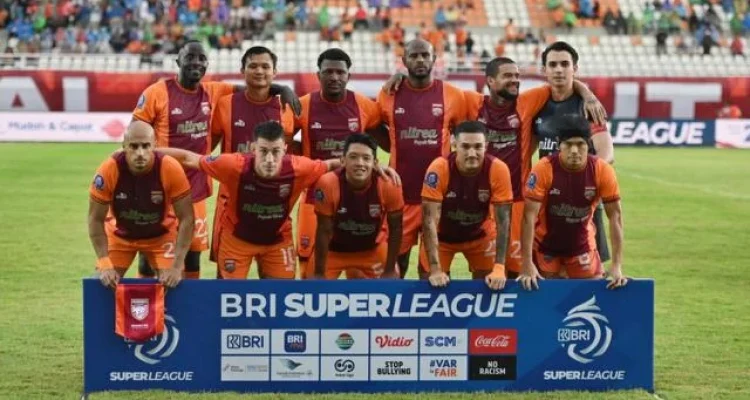 Persaingan Sengit di Borneo: Dari Sepak Bola hingga Buaya