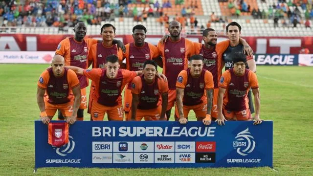 Persaingan Sengit di Borneo: Dari Sepak Bola hingga Buaya