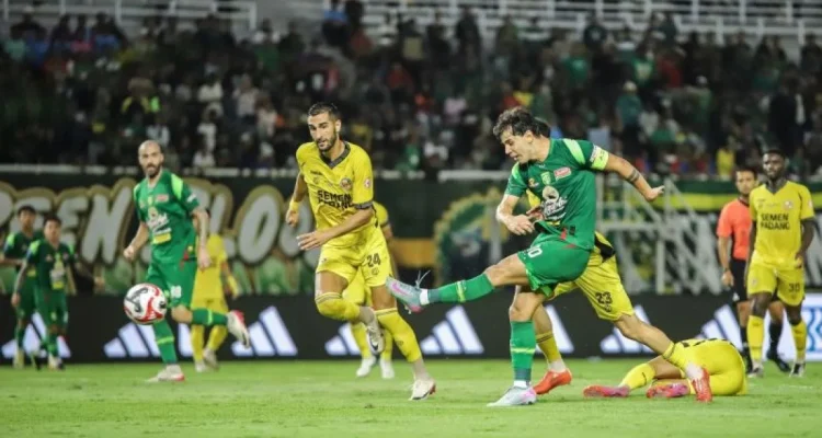 Persebaya Surabaya Menang Telak 7-0 atas Semen Padang di Stadion H. Agus Salim