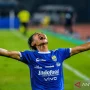 Persib Bandung Kuasai Puncak Klasemen Liga 1 Setelah Menang Dramatis Atas PSM Makassar