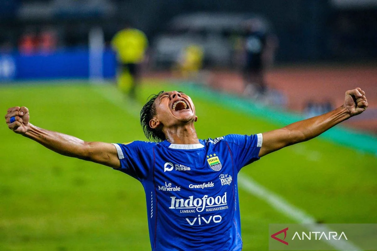 Persib Bandung Kuasai Puncak Klasemen Liga 1 Setelah Menang Dramatis Atas PSM Makassar