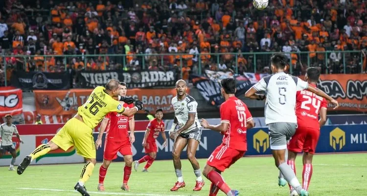 Persija Jakarta Hadapi Persib Bandung di Stadion Segiri: Duel El Clasico Indonesia