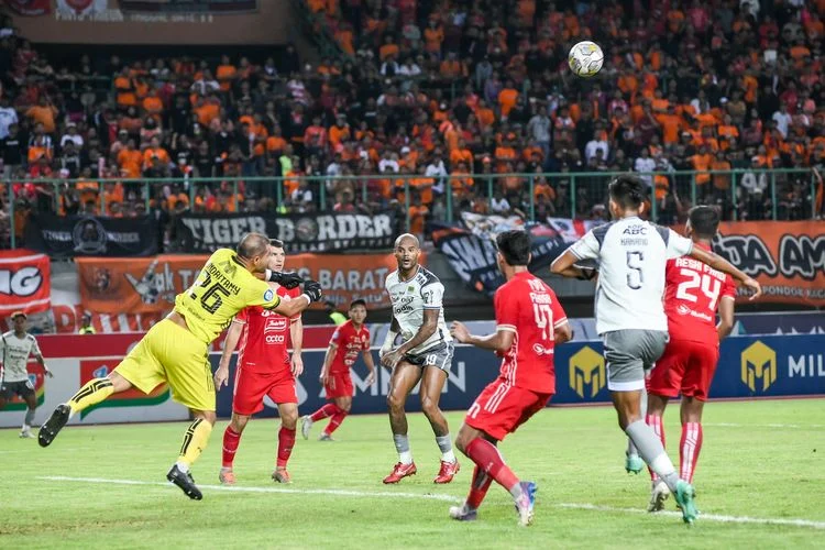 Persija Jakarta Hadapi Persib Bandung di Stadion Segiri: Duel El Clasico Indonesia