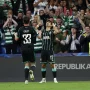 Pertarungan Sengit Celtic dan Rangers di Lapangan Sepak Bola Skotlandia