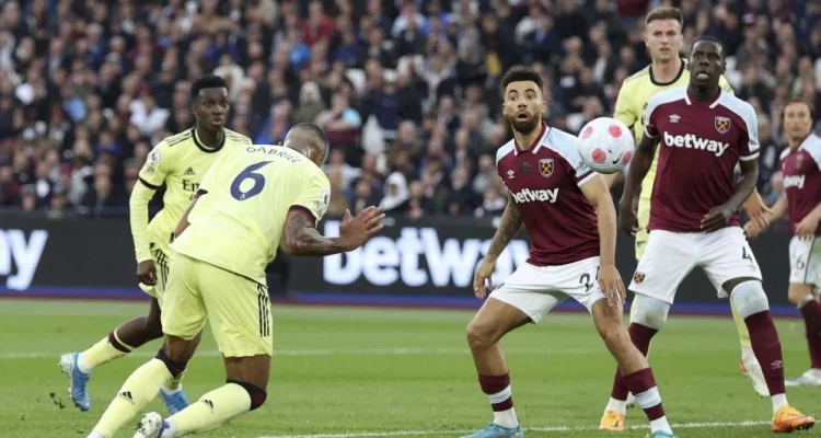 Pertarungan Sengit di Papan Atas: Arsenal Lawan Burnley dan Nasib West Ham