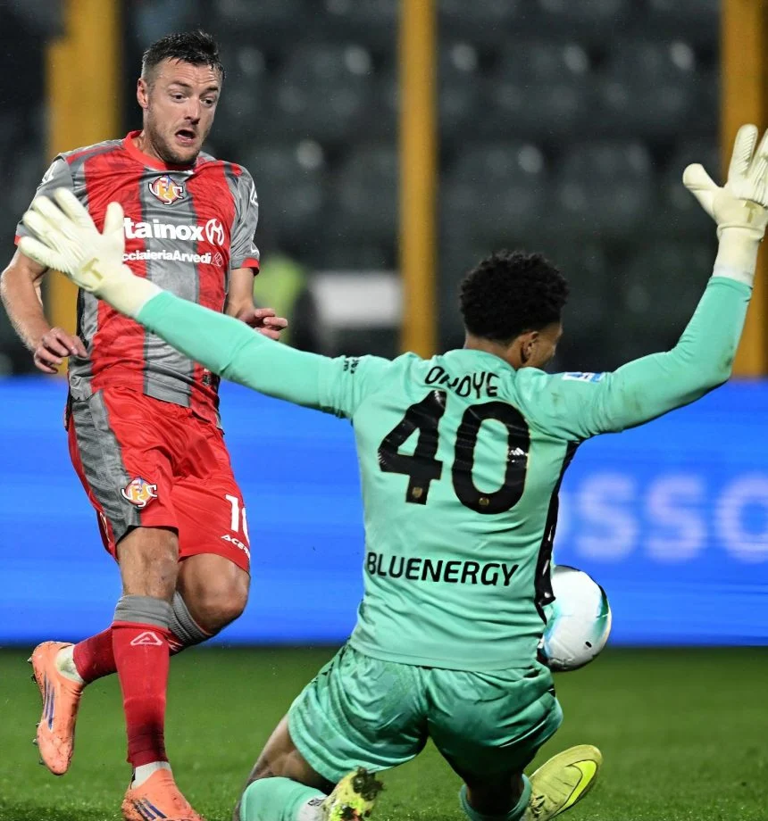 Pertarungan Sengit Udinese vs Cremonese: Maduka Okoye Raih Penghargaan