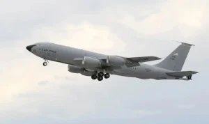Pesawat Tanker AS KC-135 Hilang dari Radar di Langit Qatar
