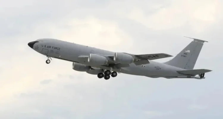 Pesawat Tanker AS KC-135 Hilang dari Radar di Langit Qatar