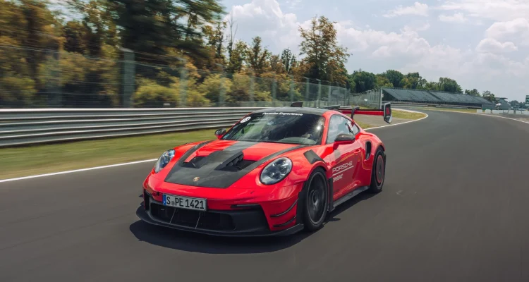Porsche 911 GT3 RS Manthey Kit: Membawa Performa Mengerikan ke Trek Balap