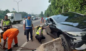 Pria yang Ngamuk dan Rusak Mobil di Tol JORR Akhirnya Ditangkap