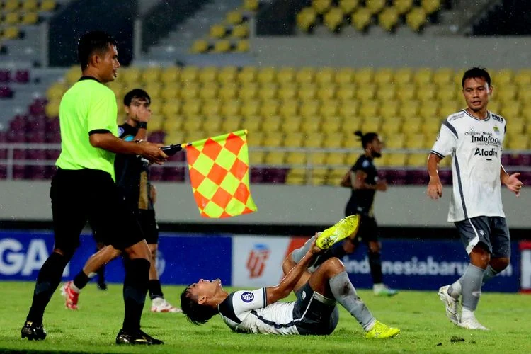 RB Mengalami Cedera: Dampaknya pada Tim dan Pemain
