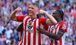 Red Card Dan Ballard Goyang Molineux: Wolves vs Sunderland Berakhir Imbang 1-1, Harapan Eropa Black Cats Surut