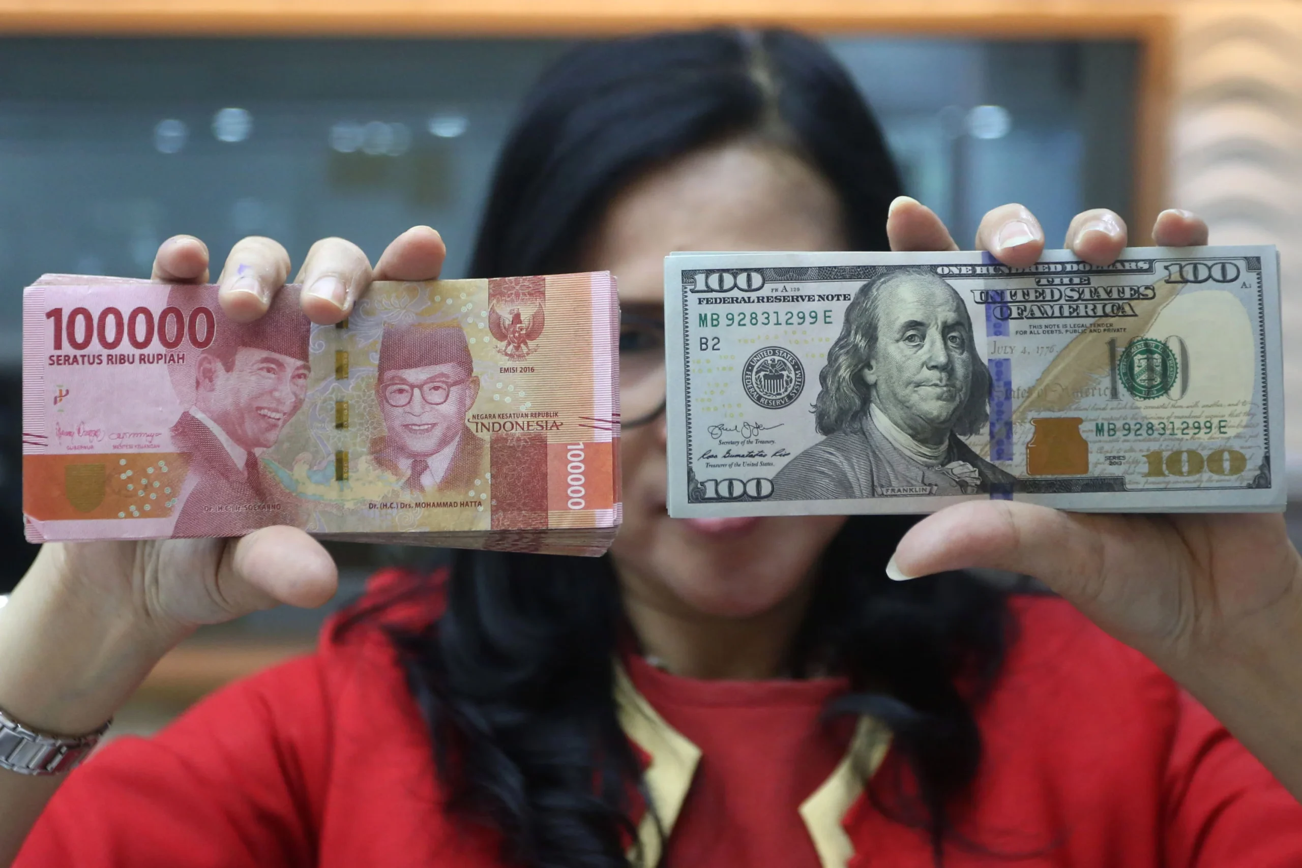 Rupiah Tembus Rp17.400: BI Siapkan Intervensi Ganda untuk Redam Tekanan Global
