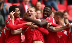 Salford City Raih Tiket Final Piala Play-off League Two
