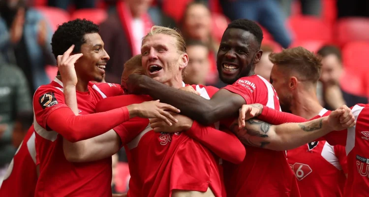 Salford City Raih Tiket Final Piala Play-off League Two