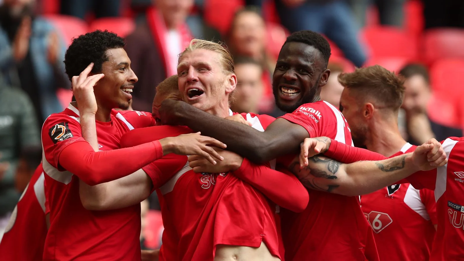 Salford City Raih Tiket Final Piala Play-off League Two