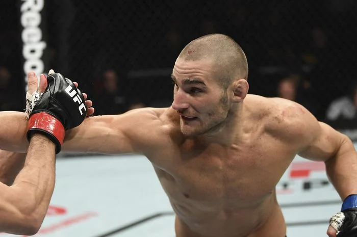 Sean Strickland Kalahkan Khamzat Chimaev, Rebut Sabuk Kelas Menengah UFC