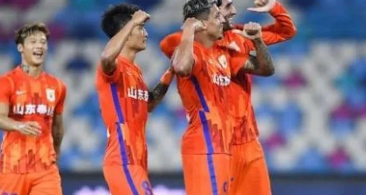 Shandong Taishan Guncang Liga Super China: Kemenangan Dramatis di Tengah Hujan Deras dan Tantangan Fans