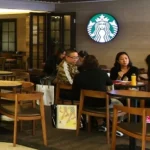 Starbucks Menghadapi Kontroversi dan Persaingan di Industri Kopi Global