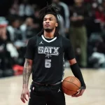 Stephon Castle Membuat Sejarah dengan posterisasi Isaiah Hartenstein