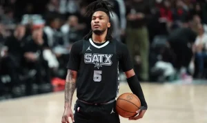 Stephon Castle Membuat Sejarah dengan posterisasi Isaiah Hartenstein