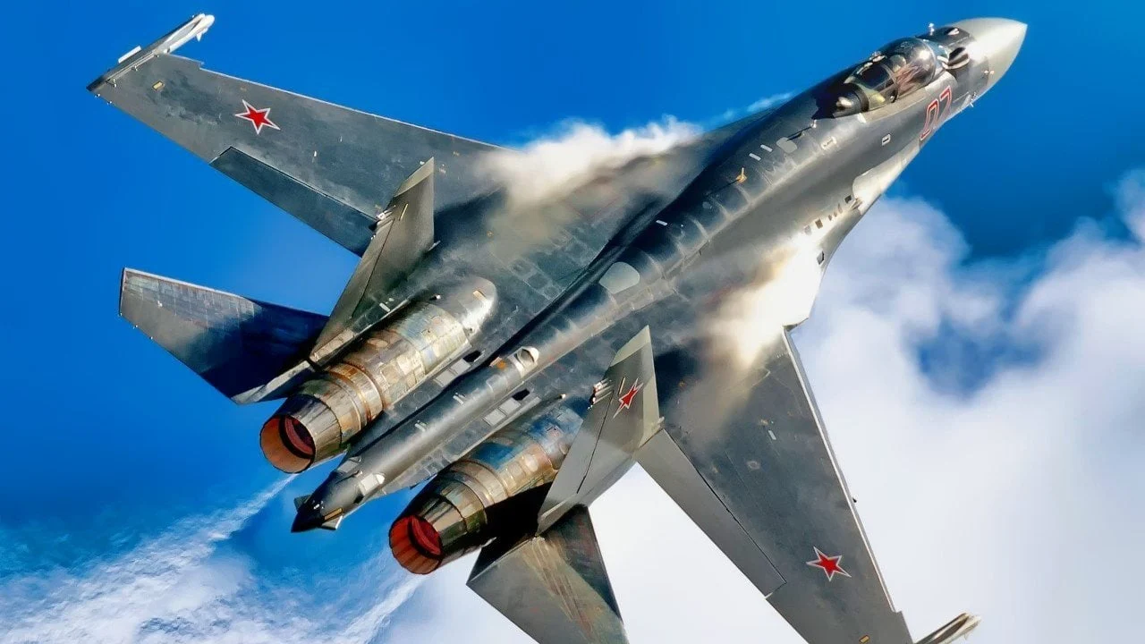Sukhoi Su-35 Rusia Ganggu Penerbangan Rivet Joint Inggris di Laut Hitam