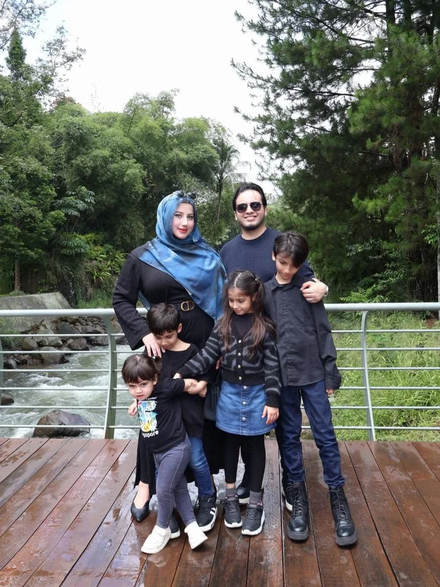 Tasyi Athasyia Berlibur di Enchanting Valley, Bogor, Bersama Keluarga