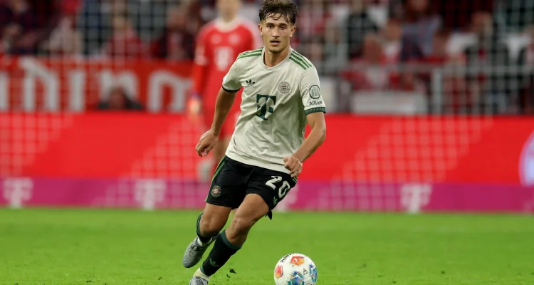 Tom Bischof dan Kesuksesannya di FC Bayern: Mencetak Gol dan Membantu Tim