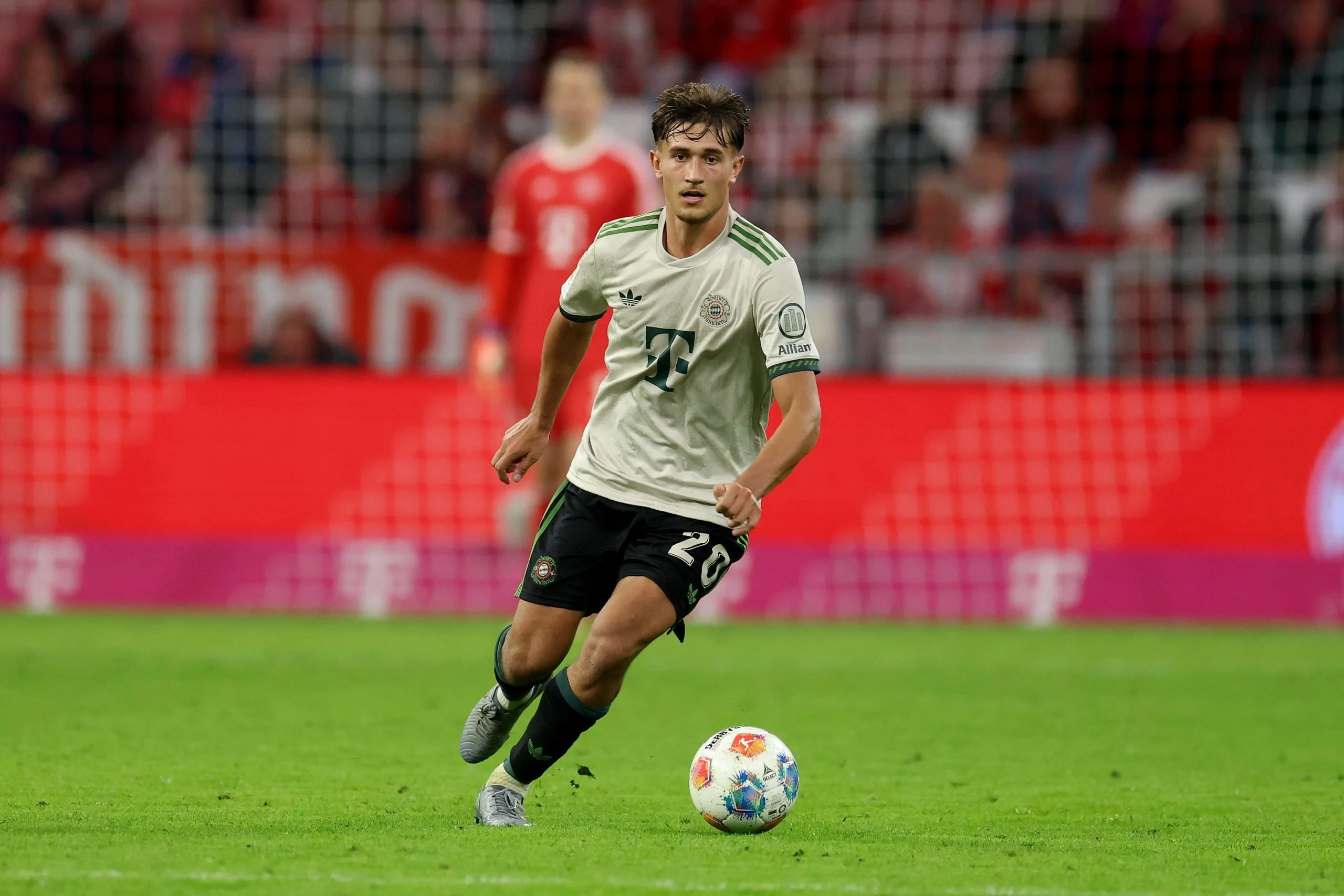 Tom Bischof dan Kesuksesannya di FC Bayern: Mencetak Gol dan Membantu Tim