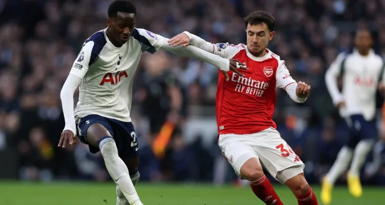 Tottenham Hotspur Selamat dari Degradasi, Arsenal Angkat Trofi Premier League