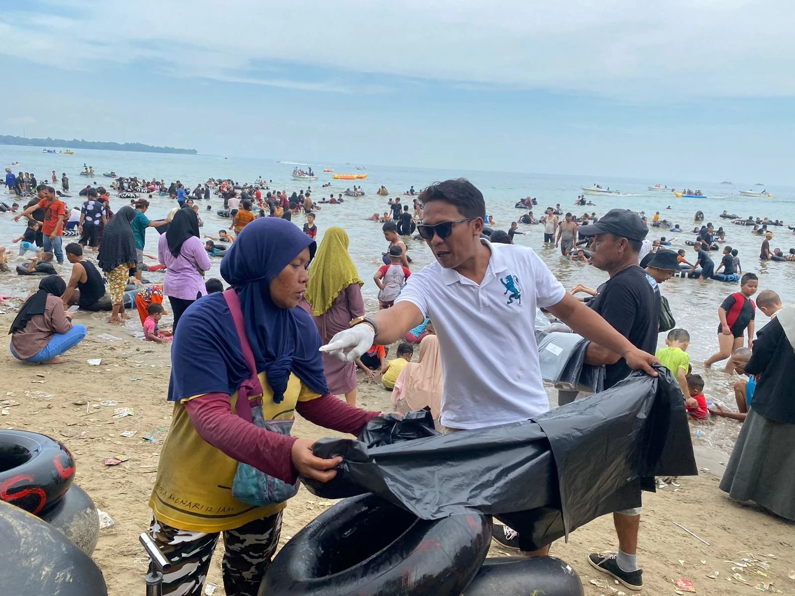 Tragedi Motor di Malaga: Menelusuri Penyebab Kematian, Upaya Keselamatan, dan Gerakan Kebersihan Pantai