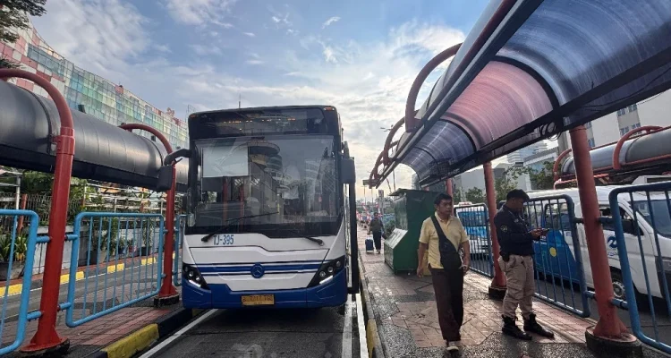 Transjakarta Menghadapi Tantangan Baru dalam Mengatur Lalu Lintas di Jakarta
