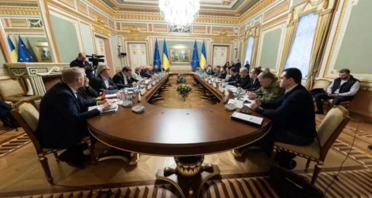 Ukraina dalam Sorotan: Dari Permintaan Amunisi Canggih hingga Upaya Pembersihan Ranjau Darat