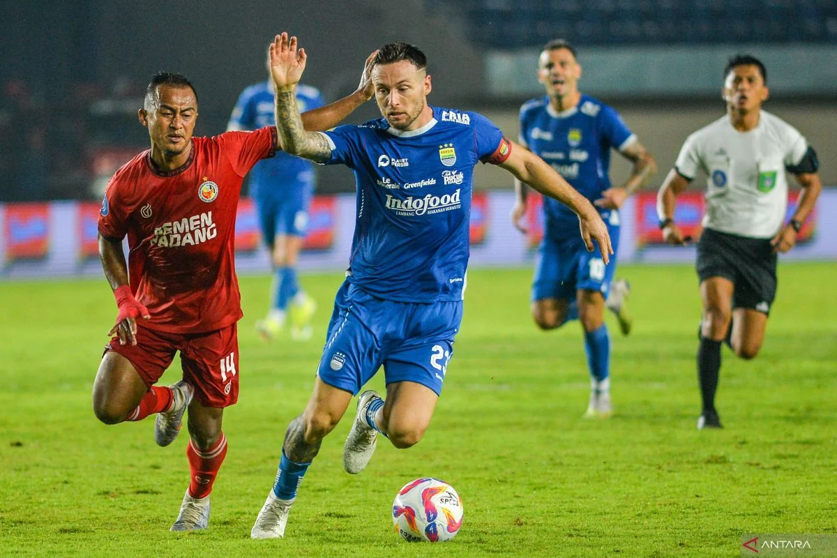 Umuh Muchtar Tegaskan Fokus Persib, Batal Anggap Tuduhan Rasisme pada Marc Klok Sebagai Fakta