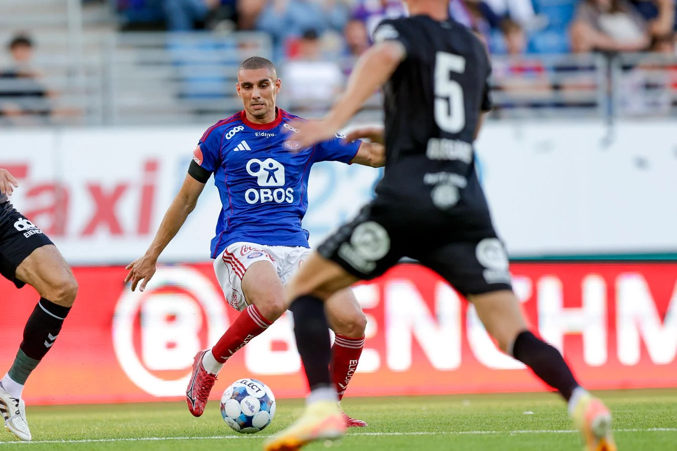 Vålerenga Menang 2-1 atas Strømsgodset, Samuel Adegbenro Bounces Back