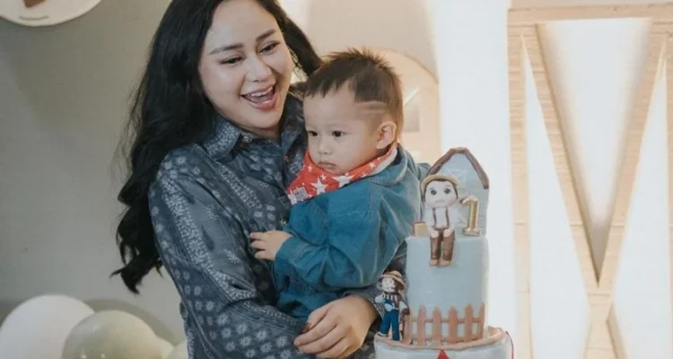 Viral! Anak Denise Chariesta Gigit Briella Saat Main, Apakah Ini Tanda Anak Aktif? Simak Analisis dan Risiko Lainnya