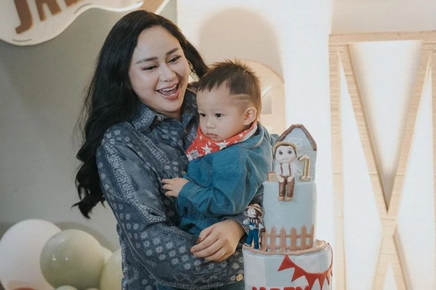 Viral! Anak Denise Chariesta Gigit Briella Saat Main, Apakah Ini Tanda Anak Aktif? Simak Analisis dan Risiko Lainnya