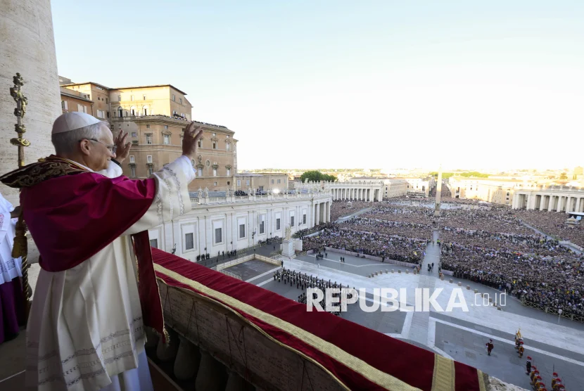 Viral Video: Paus Leo XIV Menolong Pria yang Pingsan di Lapangan St. Peter, Vatikan