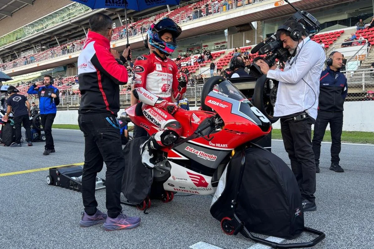 Adrian Fernandez Didiskualifikasi dari Enam Seri Moto3 2026, Veda Ega Pratama Naik ke Peringkat Tiga
