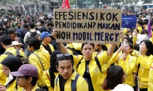 Aksi Demo Mahasiswa Meluas, TuntutanMulai Dari Penegakan Pasal 33 UUD 1945 Hingga Peningkatan Kesejahteraan Guru