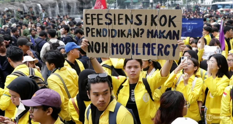 Aksi Demo Mahasiswa Meluas, TuntutanMulai Dari Penegakan Pasal 33 UUD 1945 Hingga Peningkatan Kesejahteraan Guru