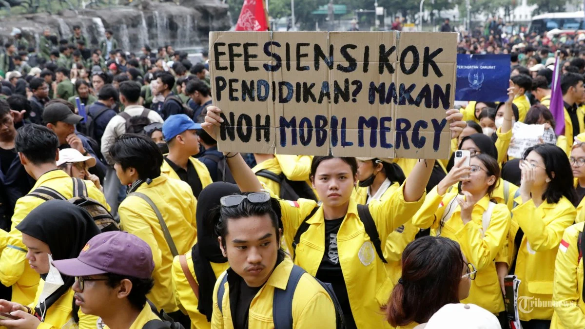 Aksi Demo Mahasiswa Meluas, TuntutanMulai Dari Penegakan Pasal 33 UUD 1945 Hingga Peningkatan Kesejahteraan Guru