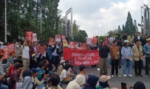 Aksi Mahasiswa UGM Geruduk Diskusi Budiman Sudjatmiko Cs, Ini Kronologinya