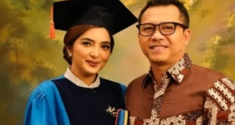 Azriel Hermansyah Rayakan Wisuda S2 Bareng Anang dan Ashanty di Unair, Siap Menikahi Sarah Menzel