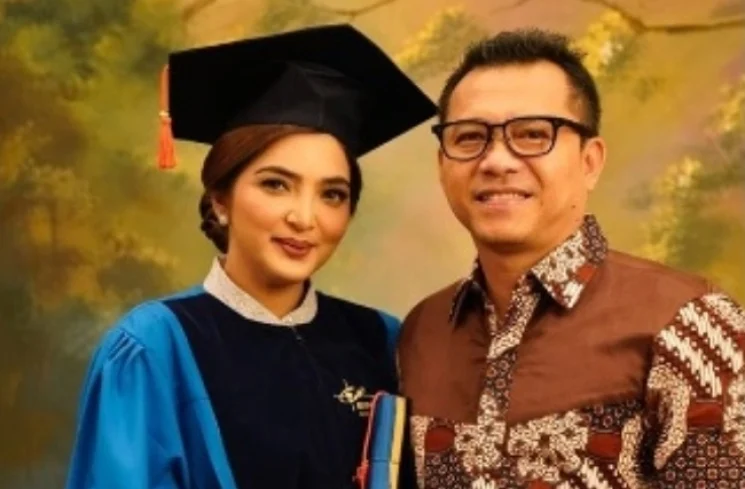 Azriel Hermansyah Rayakan Wisuda S2 Bareng Anang dan Ashanty di Unair, Siap Menikahi Sarah Menzel