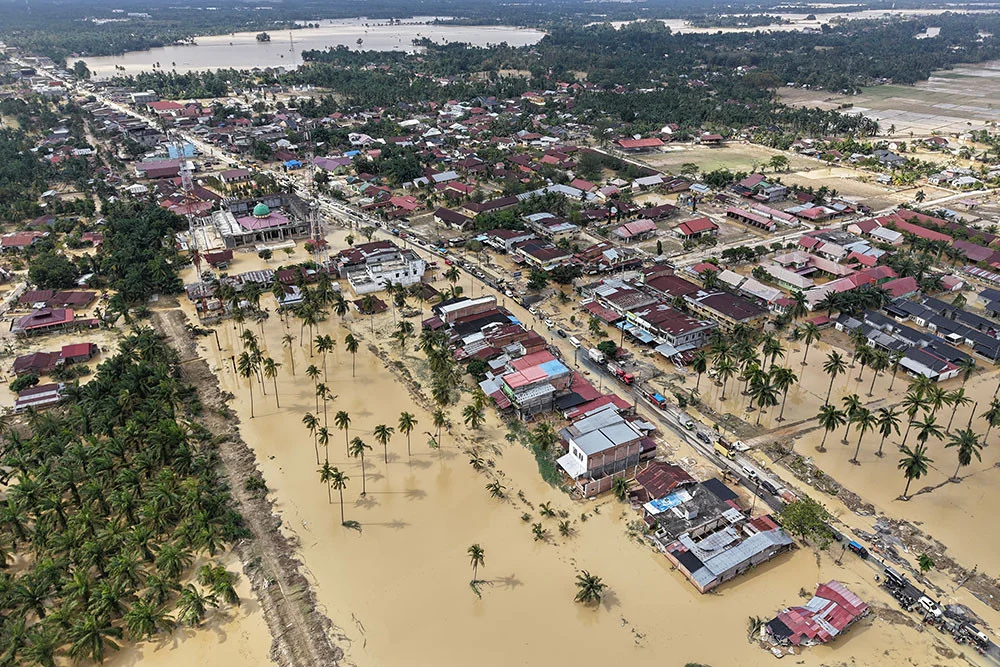 Banjir Melanda Indonesia: Dari Surabaya Hingga Aceh, Upaya Penanggulangan dan Dampaknya