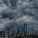 Cuaca Ekstrem Melanda Indonesia: Rusaknya Rumah dan Prakiraan Cuaca