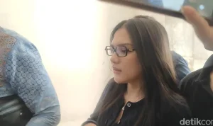 Davina Karamoy dan Kasus Penipuan Hanania Group: Aktris Kembalikan Uang Saku Umrah